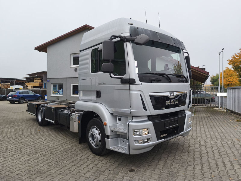 MAN TGM 12.290 BDF Euro 6 4x2 AHK (36) - Грузовик-шасси: фото 2 MAN TGM 12.290 BDF Euro 6 4x2 AHK (36) - Грузовик-шасси: фото 2