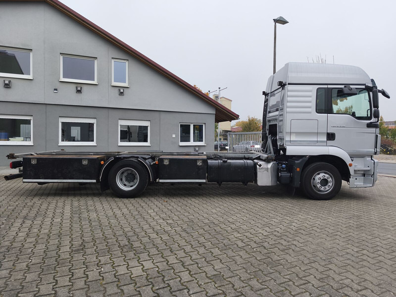 MAN TGM 12.290 BDF Euro 6 4x2 AHK (36) - Грузовик-шасси: фото 4 MAN TGM 12.290 BDF Euro 6 4x2 AHK (36) - Грузовик-шасси: фото 4