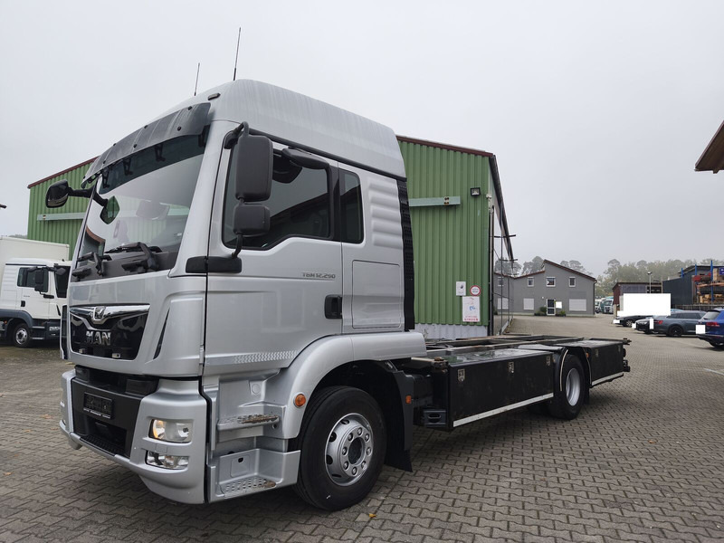 MAN TGM 12.290 BDF Euro 6 4x2 AHK (36) - Грузовик-шасси: фото 1 MAN TGM 12.290 BDF Euro 6 4x2 AHK (36) - Грузовик-шасси: фото 1