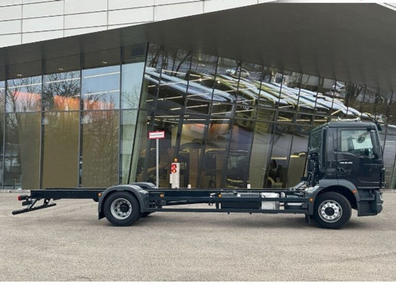 MAN TGM 18.320 - Грузовик-шасси: фото 4 MAN TGM 18.320 - Грузовик-шасси: фото 4