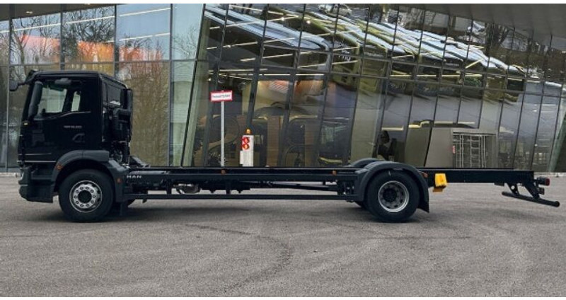 MAN TGM 18.320 - Грузовик-шасси: фото 5 MAN TGM 18.320 - Грузовик-шасси: фото 5