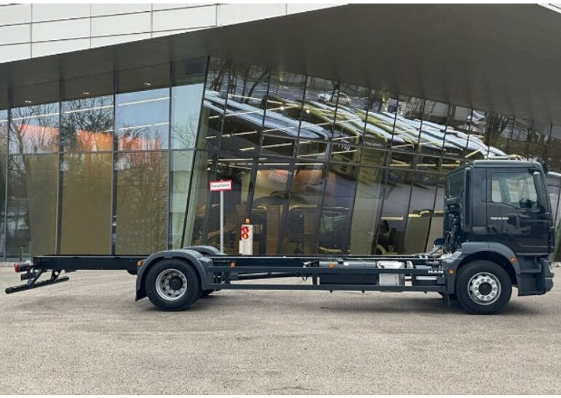 MAN TGM 18.320 - Грузовик-шасси: фото 4 MAN TGM 18.320 - Грузовик-шасси: фото 4