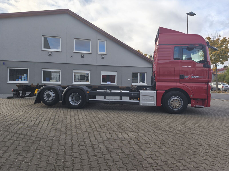 MAN TGX 26.500 BDF 6x2 Euro 6 Standard Lift+Lenk (29) - Грузовик-шасси: фото 4 MAN TGX 26.500 BDF 6x2 Euro 6 Standard Lift+Lenk (29) - Грузовик-шасси: фото 4