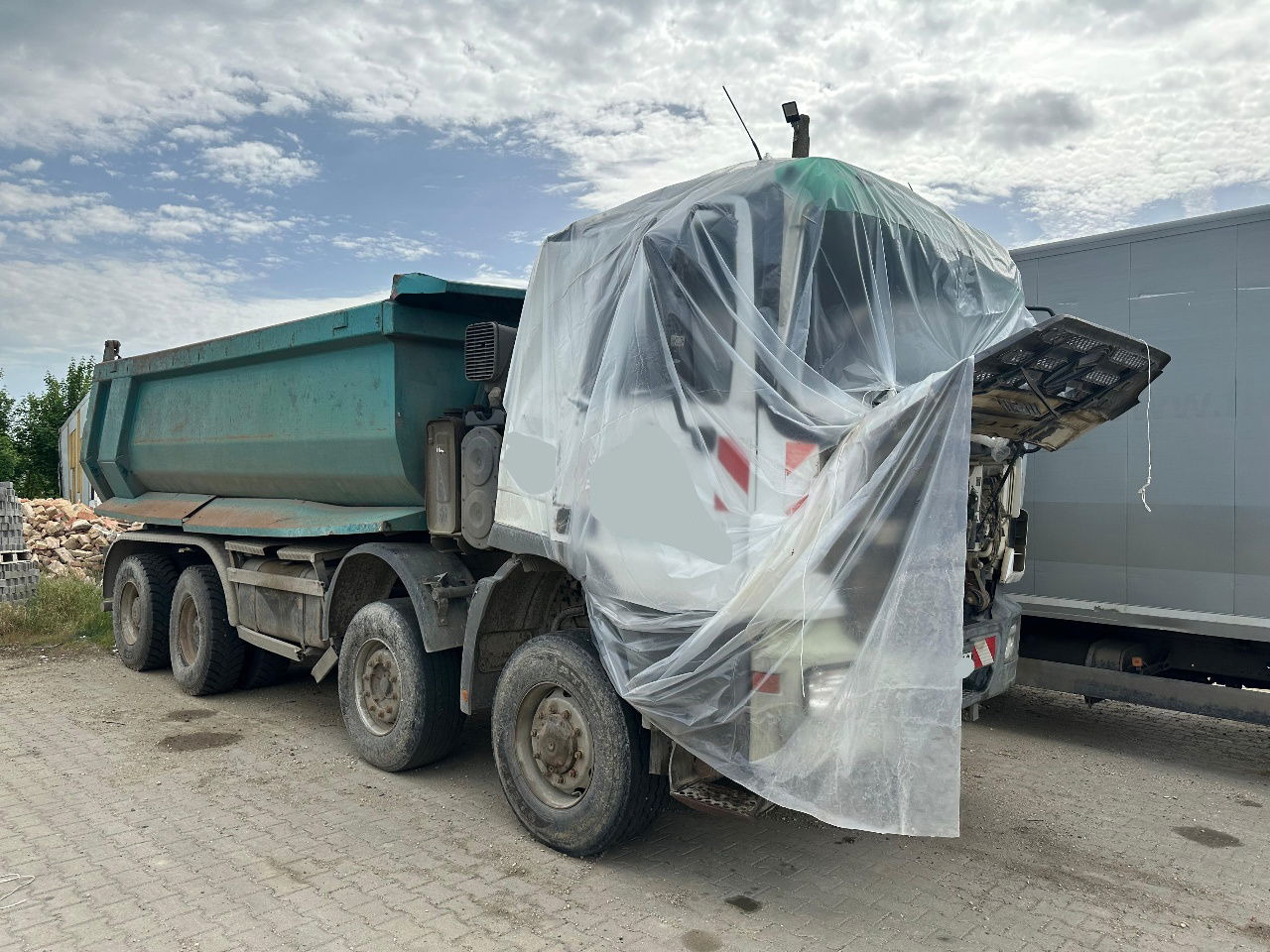 Mercedes-Benz Actros 4141 K 8x6 mulda tipper - damaged - Самосвал: фото 1 Mercedes-Benz Actros 4141 K 8x6 mulda tipper - damaged - Самосвал: фото 1