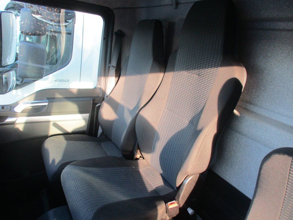 Тентованный грузовик MAN TGL 12.220: фото 9