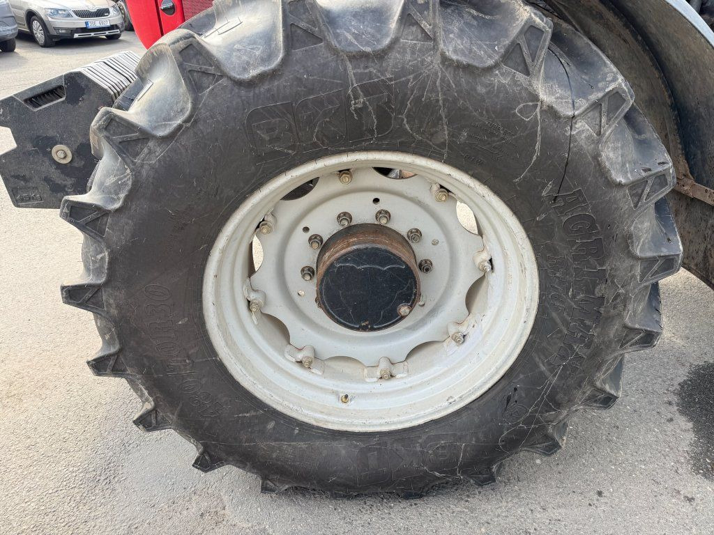 Трактор Massey Ferguson MF8260: фото 8