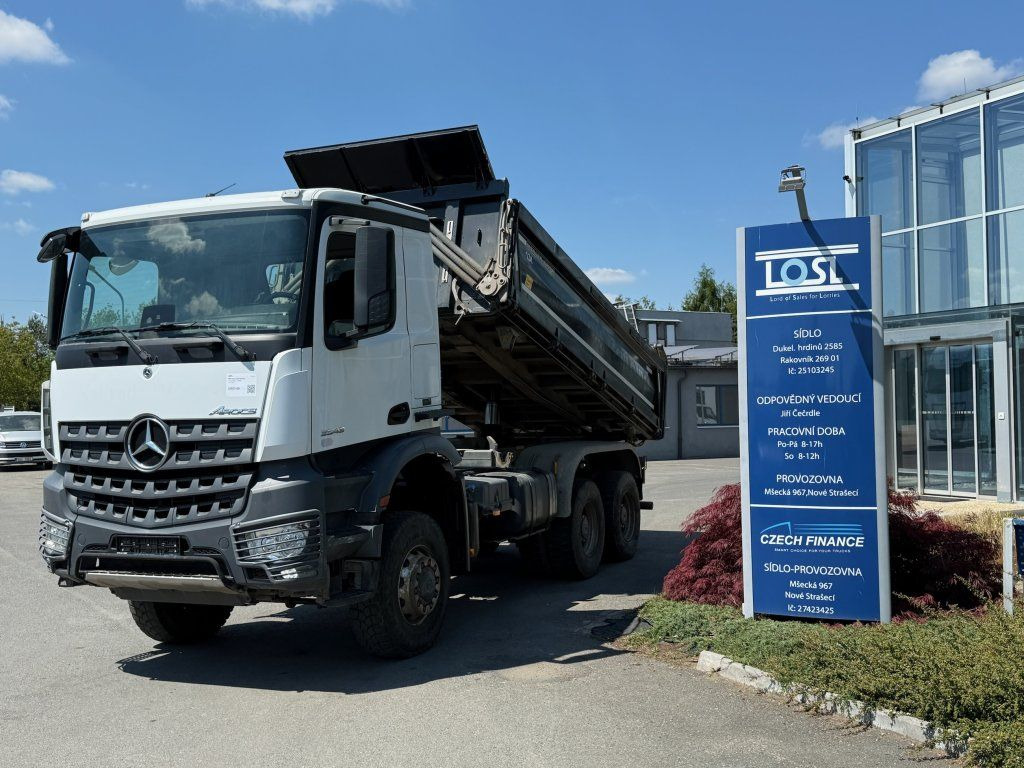 Mercedes-Benz 3343 Arocs 6x6 S3 EURO 6 - Самосвал: фото 1 Mercedes-Benz 3343 Arocs 6x6 S3 EURO 6 - Самосвал: фото 1