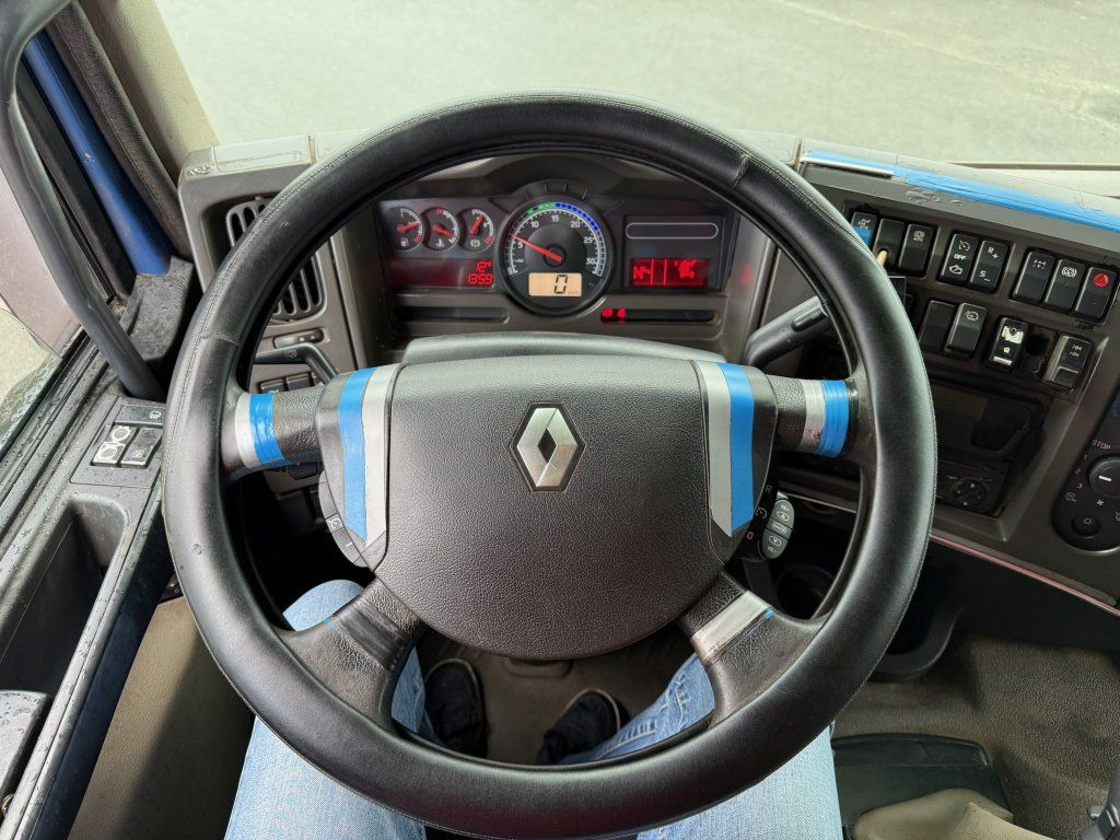 Самосвал Renault Kerax 450 S3 8x4 EURO 4: фото 17