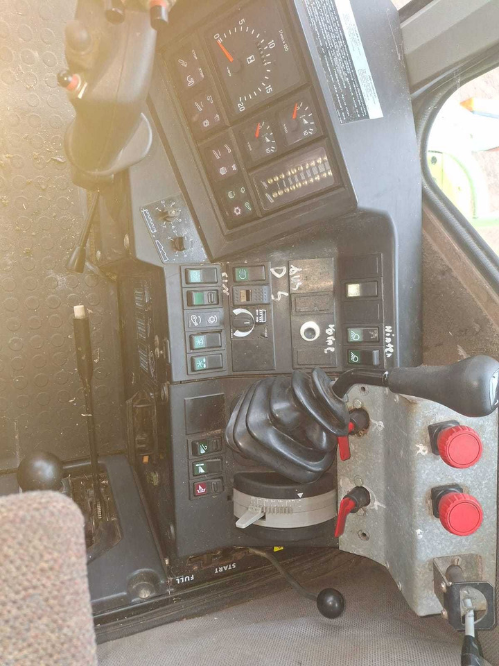 Claas dominator 118 sl Maxi - Комбайн: фото 2 Claas dominator 118 sl Maxi - Комбайн: фото 2