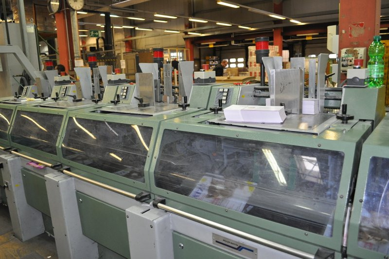 High Speed saddlestitcher Müller Martini Prima Amrys Year 2000 в лизинг High Speed saddlestitcher Müller Martini Prima Amrys Year 2000: фото 16 High Speed saddlestitcher Müller Martini Prima Amrys Year 2000 в лизинг High Speed saddlestitcher Müller Martini Prima Amrys Year 2000: фото 16