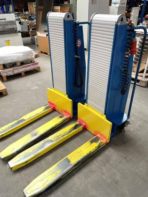 Two electric pallet lifters Butler 1200 - Тележка: фото 1 Two electric pallet lifters Butler 1200 - Тележка: фото 1