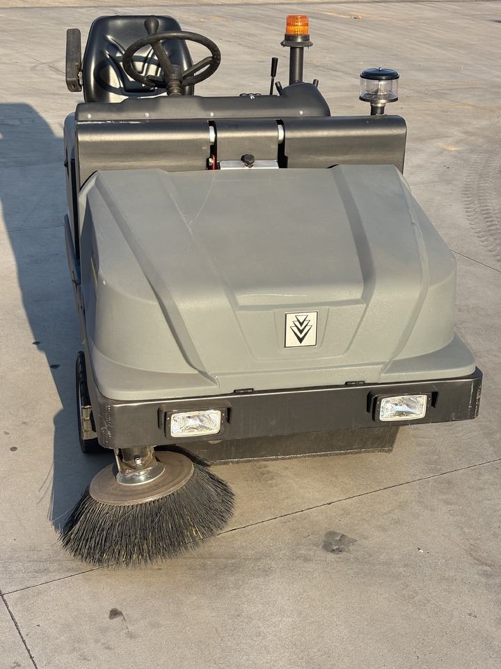 KARCHER 120 - Промышленная подметальная машина: фото 2 KARCHER 120 - Промышленная подметальная машина: фото 2