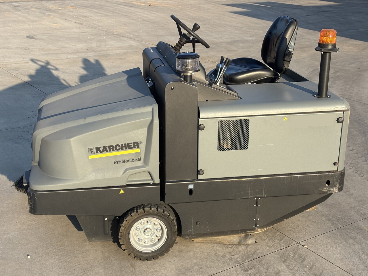 KARCHER 120 - Промышленная подметальная машина: фото 1 KARCHER 120 - Промышленная подметальная машина: фото 1