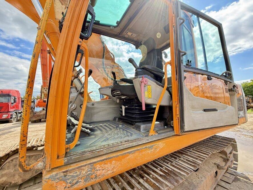 Гусеничный экскаватор Volvo EC290CL: фото 11
