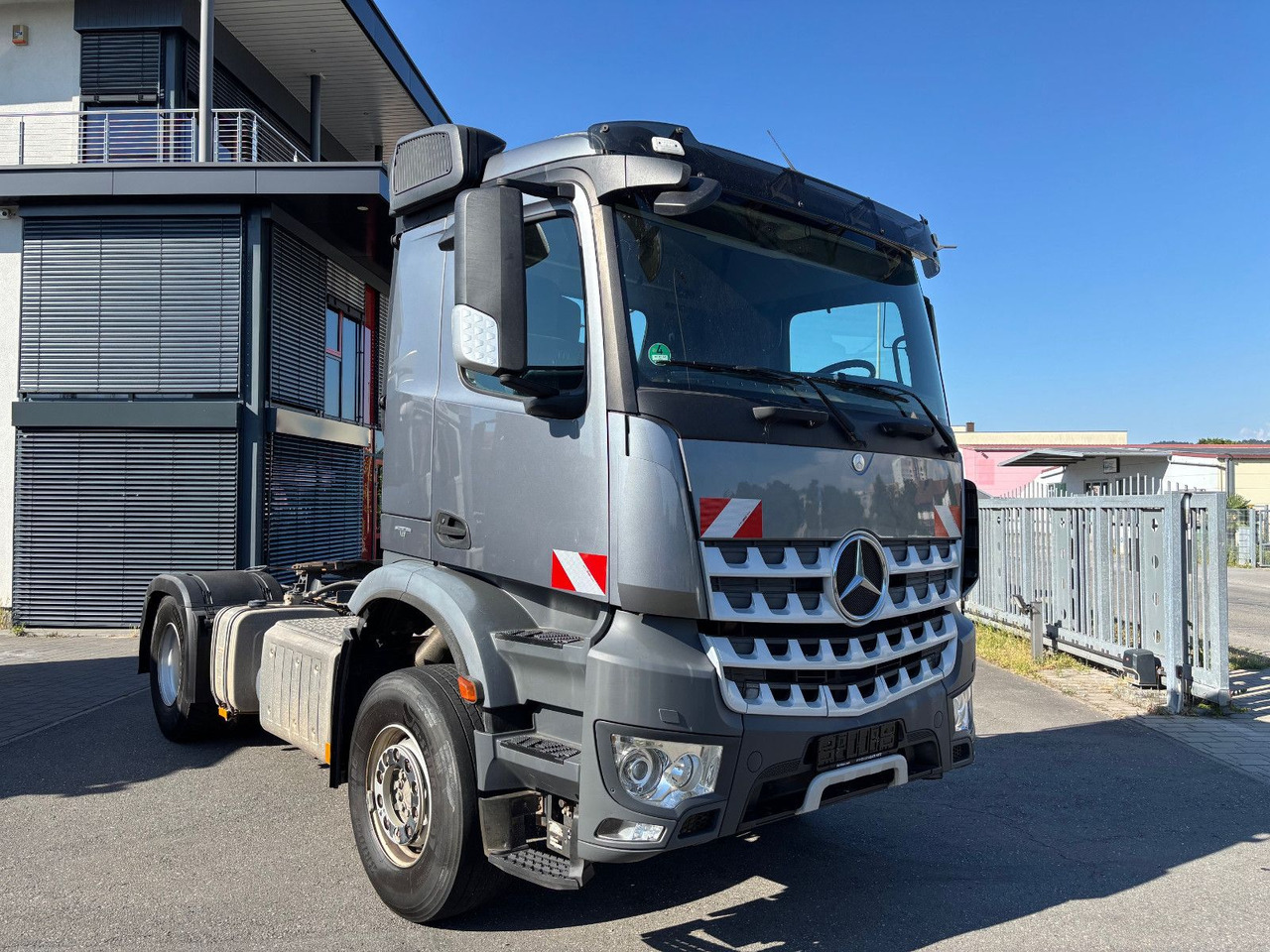 Mercedes-Benz Arocs 1842 Retarder/Kipphyd./Klima - Тягач: фото 3 Mercedes-Benz Arocs 1842 Retarder/Kipphyd./Klima - Тягач: фото 3