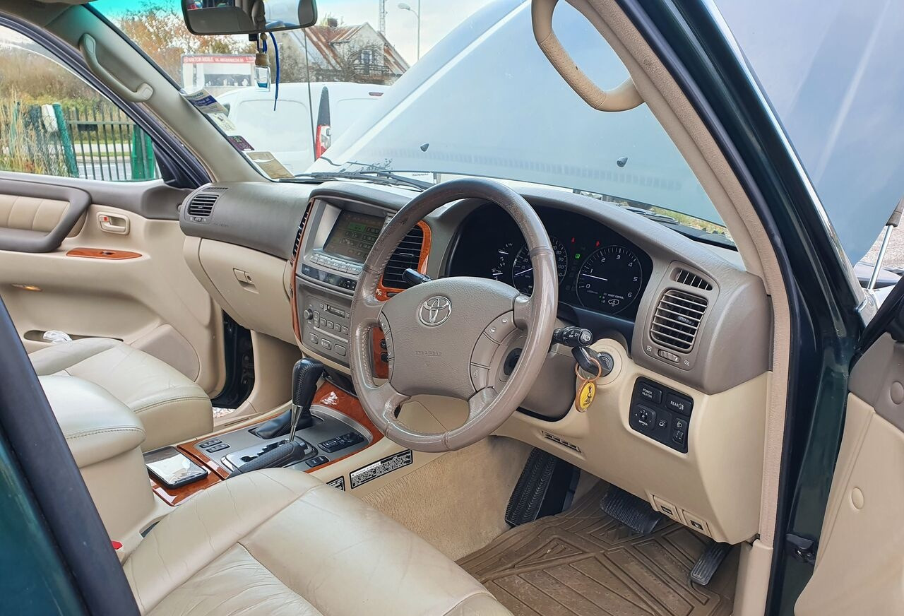 Toyota LAND CRUISER 100 4,2 TD KLIMA 7 OSOB - Внедорожник: фото 2 Toyota LAND CRUISER 100 4,2 TD KLIMA 7 OSOB - Внедорожник: фото 2