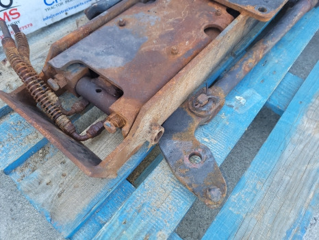 Case Mxm120, Mxm140 New Holland Tm120, Tm140, Tm150 Pick Up Hitch Assy 82036538 - Рама/ Шасси: фото 3 Case Mxm120, Mxm140 New Holland Tm120, Tm140, Tm150 Pick Up Hitch Assy 82036538 - Рама/ Шасси: фото 3