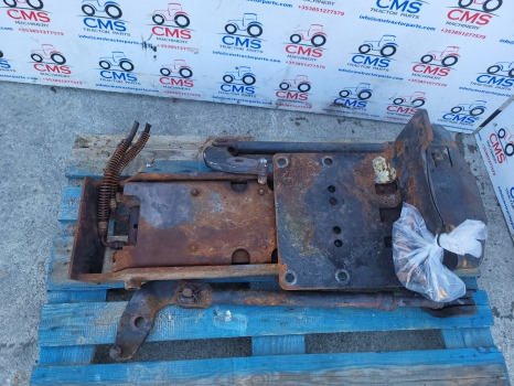 Case Mxm120, Mxm140 New Holland Tm120, Tm140, Tm150 Pick Up Hitch Assy 82036538 - Рама/ Шасси: фото 2 Case Mxm120, Mxm140 New Holland Tm120, Tm140, Tm150 Pick Up Hitch Assy 82036538 - Рама/ Шасси: фото 2