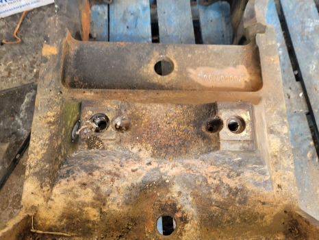Claas Ares 500, 600, 800 Series 656 Rx Rz Front Axle Support Bolster 7700098196 - Подвеска: фото 3 Claas Ares 500, 600, 800 Series 656 Rx Rz Front Axle Support Bolster 7700098196 - Подвеска: фото 3