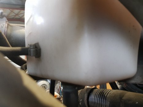 Deutz Fahr Agrotron M620, M600, Ttv610, Radiator Expansion Tank 0.015.4531.4/10 - Радиатор: фото 5 Deutz Fahr Agrotron M620, M600, Ttv610, Radiator Expansion Tank 0.015.4531.4/10 - Радиатор: фото 5