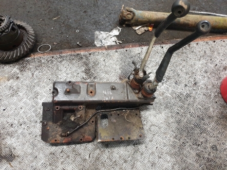 Fiat 90-90, 100-90, 110-90 Transmission Control Cover 5129987, 5130986, 5132247 - Рычаг переключения передач для Тракторов: фото 3 Fiat 90-90, 100-90, 110-90 Transmission Control Cover 5129987, 5130986, 5132247 - Рычаг переключения передач для Тракторов: фото 3