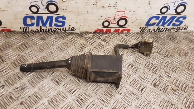 Fiat 90 Series 100-90, 80-90, 110-90, 90-90 Indicator Switch 5143662 - Электрическая система для Тракторов: фото 1 Fiat 90 Series 100-90, 80-90, 110-90, 90-90 Indicator Switch 5143662 - Электрическая система для Тракторов: фото 1