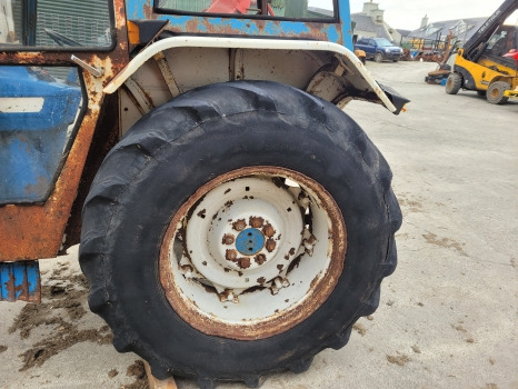 Ford 2600, 3600, 4600, 4000 Rear Wheel Rim And Tyre 16.9 R30 - Колесо: фото 1 Ford 2600, 3600, 4600, 4000 Rear Wheel Rim And Tyre 16.9 R30 - Колесо: фото 1