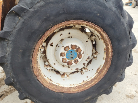 Ford 2600, 3600, 4600, 4000 Rear Wheel Rim And Tyre 16.9 R30 - Колесо: фото 3 Ford 2600, 3600, 4600, 4000 Rear Wheel Rim And Tyre 16.9 R30 - Колесо: фото 3