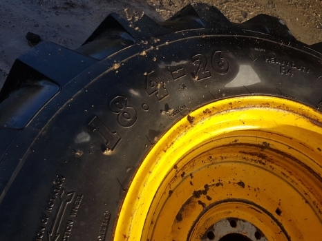 Ford 4550 Rear Wheel Rim And Tyre 18.4-26, 1 Inch Grip, 6 Inches Centre Hole - Колесо для Тракторов: фото 2 Ford 4550 Rear Wheel Rim And Tyre 18.4-26, 1 Inch Grip, 6 Inches Centre Hole - Колесо для Тракторов: фото 2