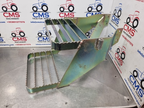 Ford Tw, 30 Series, Tw10, Tw30 Cab Footstep, Step Rhs D8nn7r344db, 83948330 - Боковая подножка: фото 4 Ford Tw, 30 Series, Tw10, Tw30 Cab Footstep, Step Rhs D8nn7r344db, 83948330 - Боковая подножка: фото 4