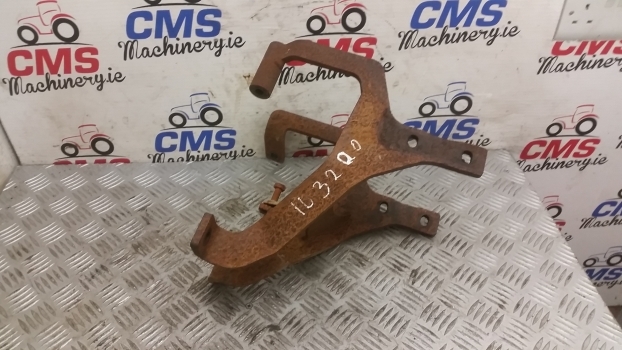 John Deere 3200, 3400 Telehandler Exhaust Muffler, Silencer Bracket Az57460 - Глушитель для Телескопических погрузчиков: фото 2 John Deere 3200, 3400 Telehandler Exhaust Muffler, Silencer Bracket Az57460 - Глушитель для Телескопических погрузчиков: фото 2