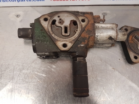 John Deere 6400 Hydraulic Spool Valve Parts Only Al75842, Al171118, 93j361 - Гидравлический клапан для Тракторов: фото 2 John Deere 6400 Hydraulic Spool Valve Parts Only Al75842, Al171118, 93j361 - Гидравлический клапан для Тракторов: фото 2