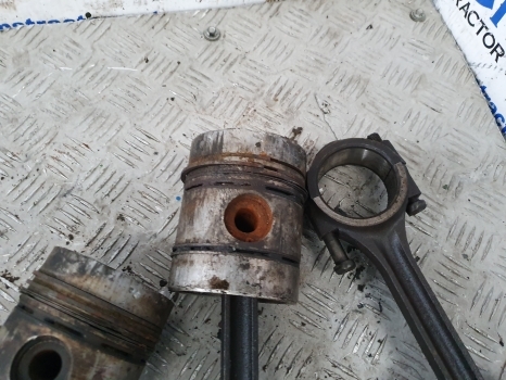 Massey Ferguson 135, 140, 145 Ad3.152 Pistons Set, Con Rod, 82111, 84774, 84957 - Поршень/ Кольцо/ Втулка для Тракторов: фото 3 Massey Ferguson 135, 140, 145 Ad3.152 Pistons Set, Con Rod, 82111, 84774, 84957 - Поршень/ Кольцо/ Втулка для Тракторов: фото 3