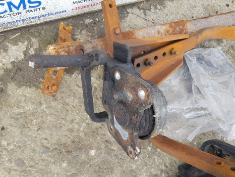 Massey Ferguson 5445, 5455 Front Mudguard Bracket Kit 3784943m92, 3784944m92 - Крыло: фото 4 Massey Ferguson 5445, 5455 Front Mudguard Bracket Kit 3784943m92, 3784944m92 - Крыло: фото 4
