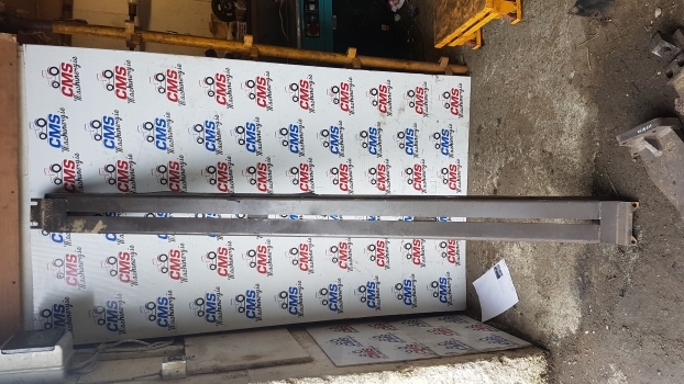 Massey Ferguson 8140,8150 Or 8160 4 Wheel Drive Shaft Cover 3712089m91 - Приводный вал для Тракторов: фото 1 Massey Ferguson 8140,8150 Or 8160 4 Wheel Drive Shaft Cover 3712089m91 - Приводный вал для Тракторов: фото 1