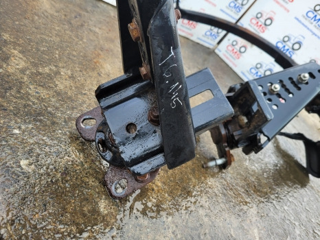 New Holland Case T6, T7, T6000, Maxxum Ser Front Mudguard Bracket Kit 47444870 - Крыло: фото 2 New Holland Case T6, T7, T6000, Maxxum Ser Front Mudguard Bracket Kit 47444870 - Крыло: фото 2