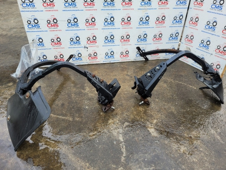 New Holland Case T6, T7, T6000, Maxxum Ser Front Mudguard Bracket Kit 47444870 - Крыло: фото 1 New Holland Case T6, T7, T6000, Maxxum Ser Front Mudguard Bracket Kit 47444870 - Крыло: фото 1