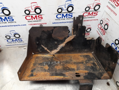 New Holland Case T7000, Puma T7030, T7040, Puma 210 Battery Tray 84144595 - Электрическая система для Сельскохозяйственной техники: фото 3 New Holland Case T7000, Puma T7030, T7040, Puma 210 Battery Tray 84144595 - Электрическая система для Сельскохозяйственной техники: фото 3
