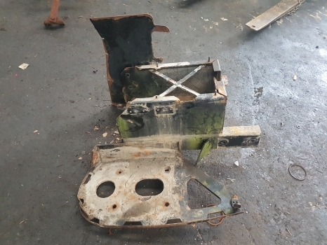 New Holland T7.200, T7.170, T7.185 Battery Box 84402058, 84402062 - Аккумулятор для Тракторов: фото 1 New Holland T7.200, T7.170, T7.185 Battery Box 84402058, 84402062 - Аккумулятор для Тракторов: фото 1