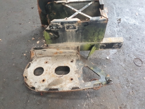 New Holland T7.200, T7.170, T7.185 Battery Box 84402058, 84402062 - Аккумулятор для Тракторов: фото 2 New Holland T7.200, T7.170, T7.185 Battery Box 84402058, 84402062 - Аккумулятор для Тракторов: фото 2