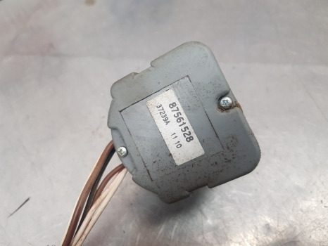 New Holland T7040, Tm, T0000 Ignition Switch 81864288, 82025888, 87561528 - Электрическая система: фото 3 New Holland T7040, Tm, T0000 Ignition Switch 81864288, 82025888, 87561528 - Электрическая система: фото 3