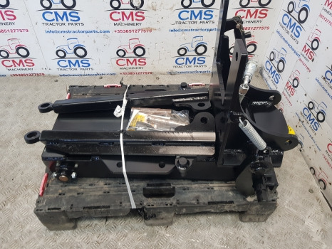 New Holland Tm, 60 Series, Fiat F Series Tm140 Pick Up Hitch Complete 82011128 - Рама/ Шасси: фото 2 New Holland Tm, 60 Series, Fiat F Series Tm140 Pick Up Hitch Complete 82011128 - Рама/ Шасси: фото 2