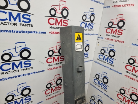 New Holland Tm Series Tm150, Tm130, Tm140, Tm155 Cab Interior Panel Rhs 82017218 - Кабина и интерьер: фото 3 New Holland Tm Series Tm150, Tm130, Tm140, Tm155 Cab Interior Panel Rhs 82017218 - Кабина и интерьер: фото 3