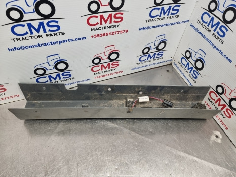 New Holland Tm Series Tm150, Tm130, Tm140, Tm155 Cab Interior Panel Rhs 82017218 - Кабина и интерьер: фото 4 New Holland Tm Series Tm150, Tm130, Tm140, Tm155 Cab Interior Panel Rhs 82017218 - Кабина и интерьер: фото 4