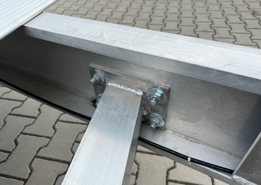 Новый Прицеп-автовоз GROMEX Gromex laweta aluminiowa | 850x210cm | DMC 3500kg | platforma na 2 auta | 3 osie AL-KO | OŚWIETLENIE LED: фото 9