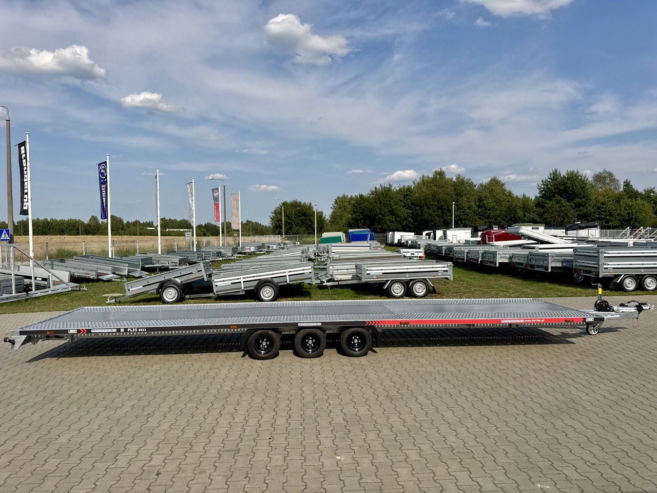 LORRIES PL35-8521 laweta na dwa auta 3500kg wypełnienie podłogi ALU 3 osie - Прицеп-автовоз: фото 3 LORRIES PL35-8521 laweta na dwa auta 3500kg wypełnienie podłogi ALU 3 osie - Прицеп-автовоз: фото 3