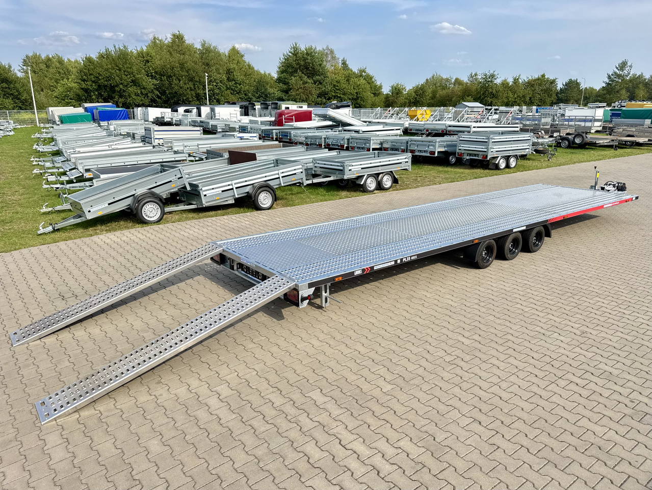 LORRIES PL35-8521 laweta na dwa auta 3500kg wypełnienie podłogi ALU 3 osie - Прицеп-автовоз: фото 2 LORRIES PL35-8521 laweta na dwa auta 3500kg wypełnienie podłogi ALU 3 osie - Прицеп-автовоз: фото 2