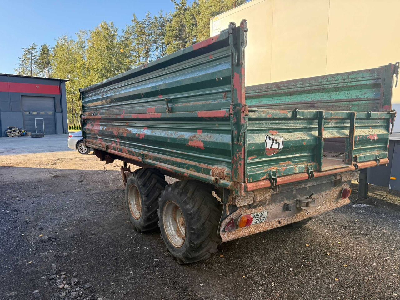 Przyczepa tandem wywrotka 3-stronna ,resory , Reisch , DMC 8 t.,1999 r - Сельскохозяйственный прицеп: фото 3 Przyczepa tandem wywrotka 3-stronna ,resory , Reisch , DMC 8 t.,1999 r - Сельскохозяйственный прицеп: фото 3