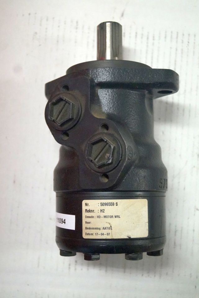 Jungheinrich 26906940 | Stuur motor Steering motor WRL reachtruck till year 2003 Stuur motor Steering motor WRL reachtruck till year 2003 - Гидравлический мотор для Погрузочно-разгрузочной техники: фото 1 Jungheinrich 26906940 | Stuur motor Steering motor WRL reachtruck till year 2003 Stuur motor Steering motor WRL reachtruck till year 2003 - Гидравлический мотор для Погрузочно-разгрузочной техники: фото 1