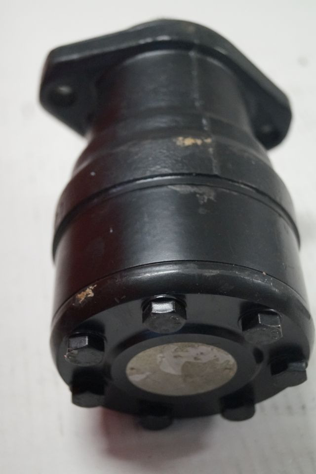 Jungheinrich 26906940 | Stuur motor Steering motor WRL reachtruck till year 2003 Stuur motor Steering motor WRL reachtruck till year 2003 - Гидравлический мотор для Погрузочно-разгрузочной техники: фото 2 Jungheinrich 26906940 | Stuur motor Steering motor WRL reachtruck till year 2003 Stuur motor Steering motor WRL reachtruck till year 2003 - Гидравлический мотор для Погрузочно-разгрузочной техники: фото 2